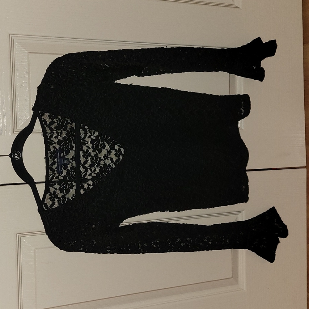 AE Long sleeve lace top